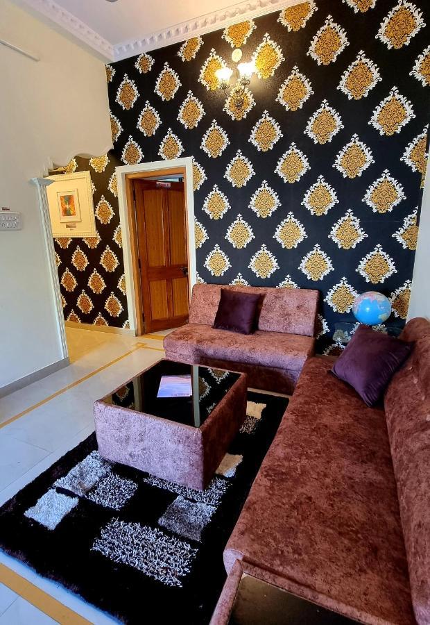 Aditya Premium HomeStay- Furnished Air Conditioned- 2BHK Jabalpur Exterior foto