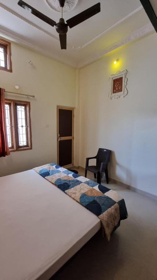 Aditya Premium HomeStay- Furnished Air Conditioned- 2BHK Jabalpur Exterior foto