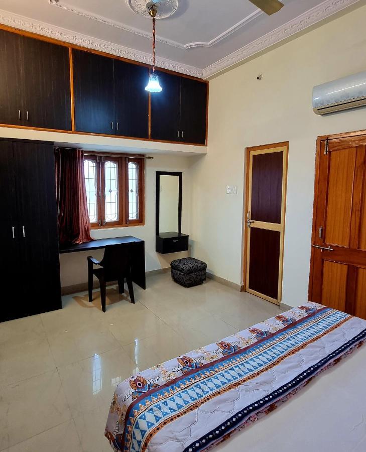Aditya Premium HomeStay- Furnished Air Conditioned- 2BHK Jabalpur Exterior foto